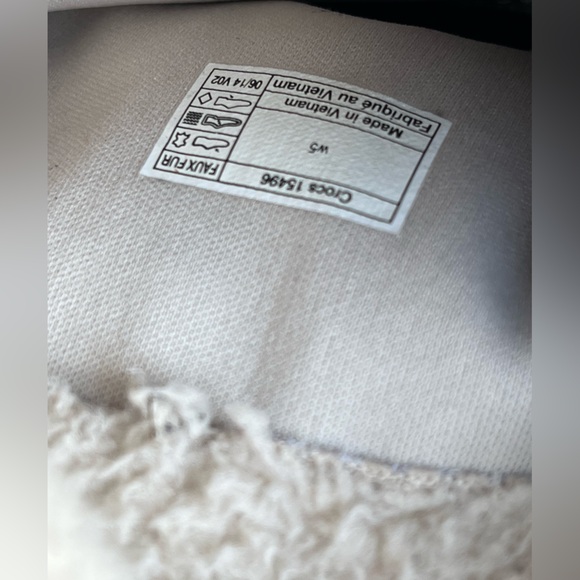 Gray Suede Croc Boots Girls Size 5 Crocs Sherpa Fleece Lining Fall Winter Boots - Picture 6 of 14